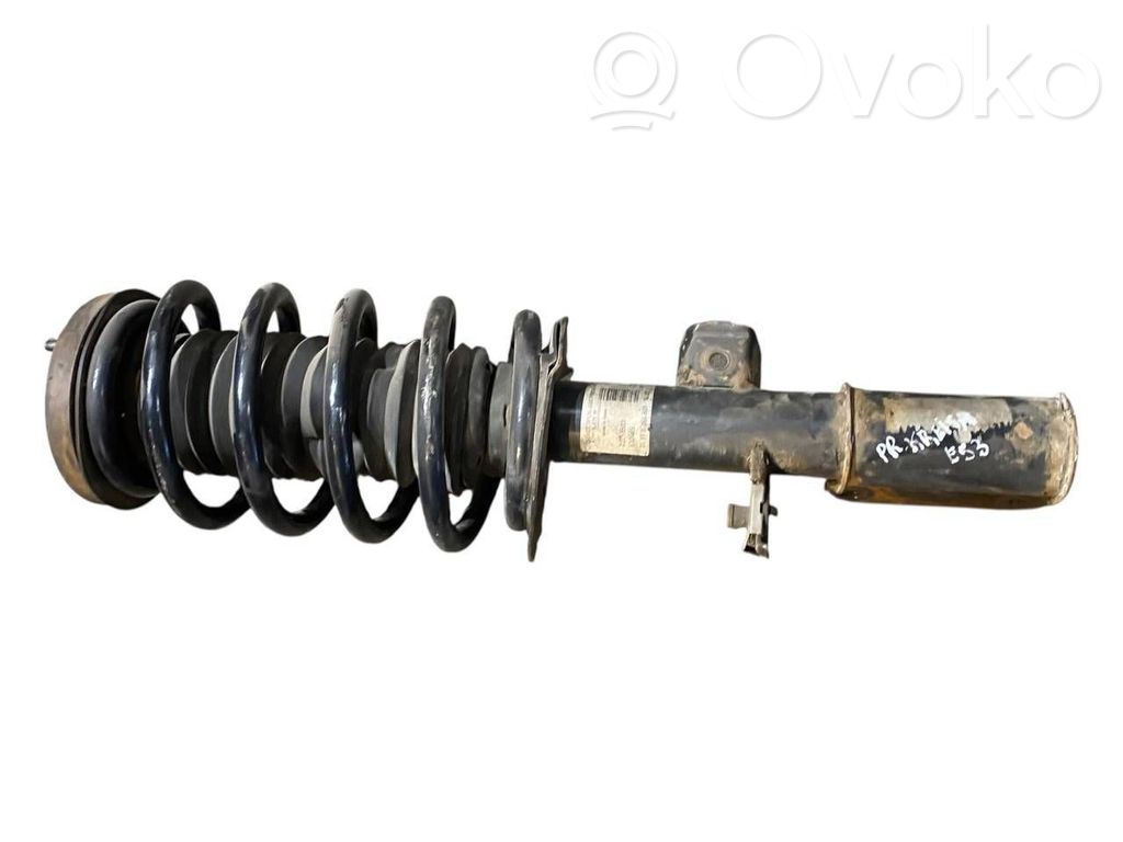 Priekšpusē amortizators ar atsperi