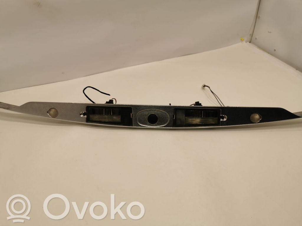 Полоса освещения номерного знака багажника