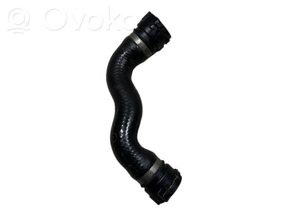 Caurulīte (-es) / šļūtene (-es)