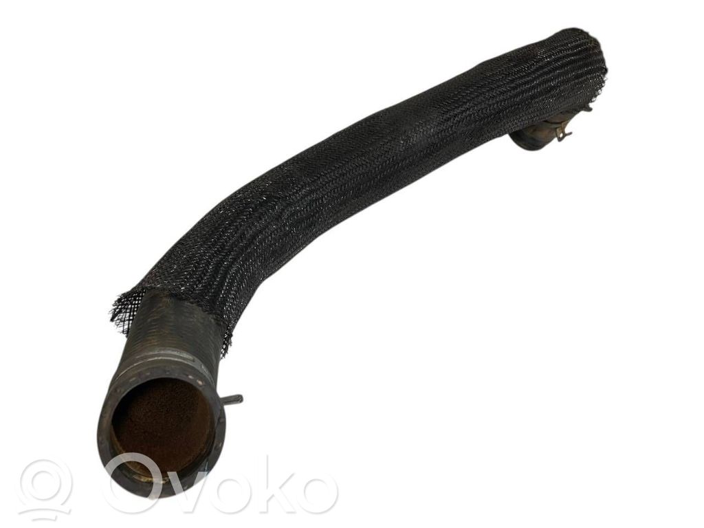 Caurulīte (-es) / šļūtene (-es)