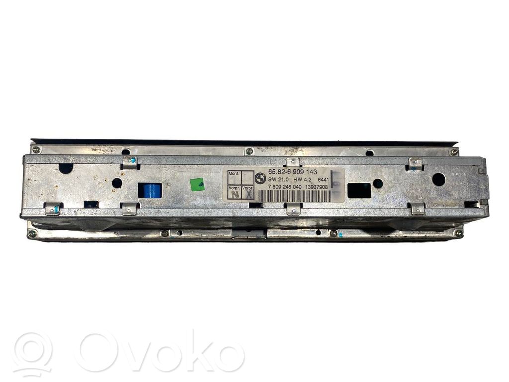 Radio / CD/DVD atskaņotājs / navigācija