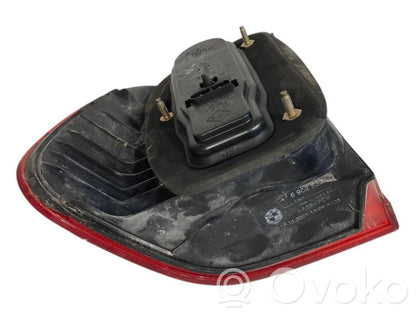 Задний фонарь в кузове