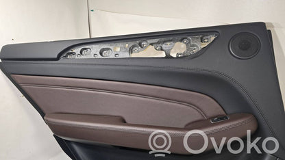 Apšuvums aizmugurējām durvīm