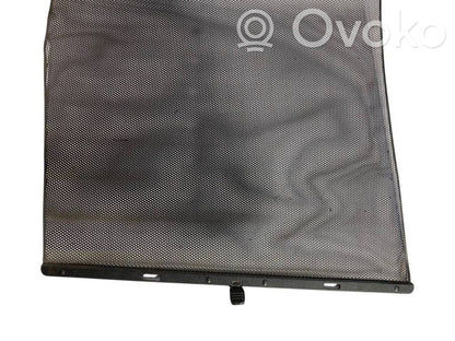 Aizmugurē logu aizkars