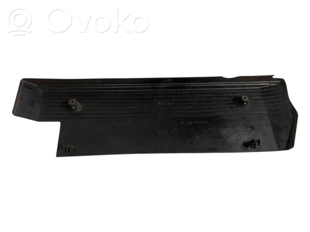 Dzinēja pārsegs (dekoratīva apdare)