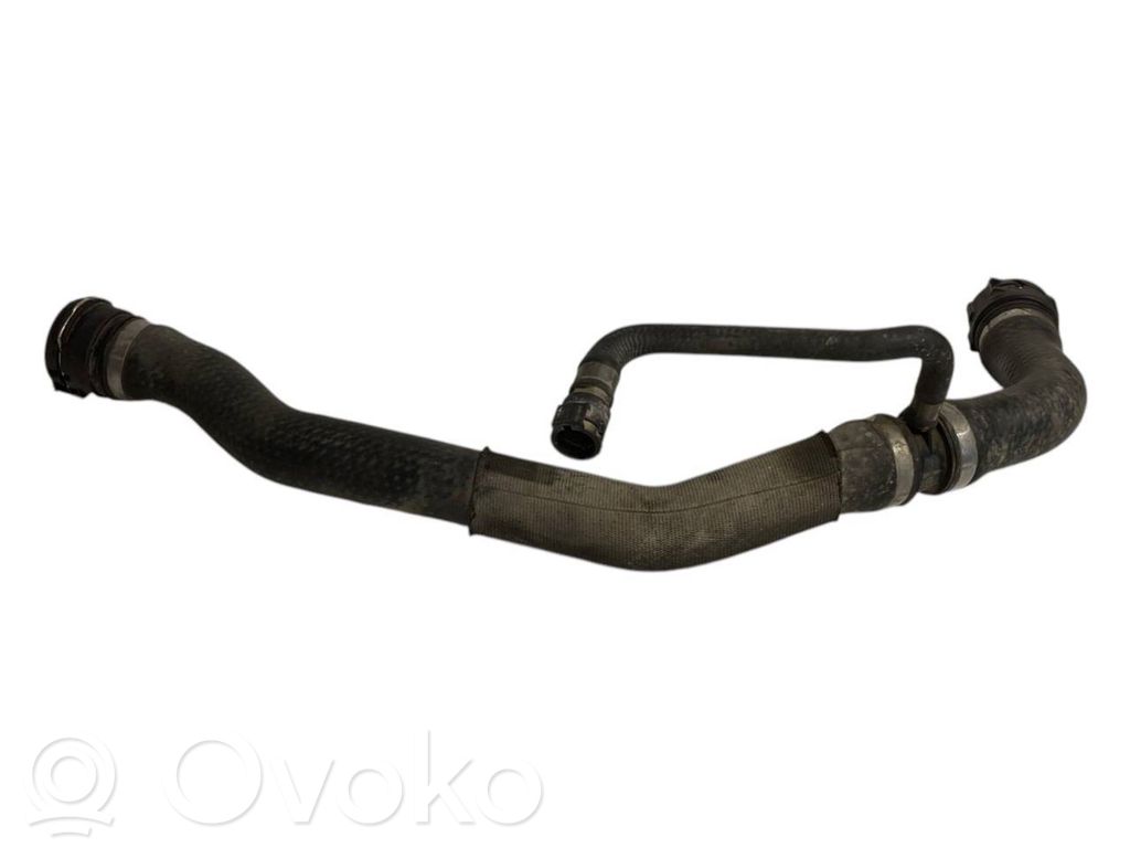 Caurulīte (-es) / šļūtene (-es)