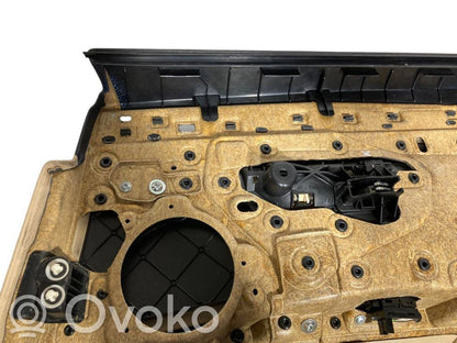 Apšuvums aizmugurējām durvīm