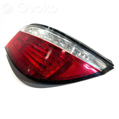 Aizmugurējais lukturis virsbūvē