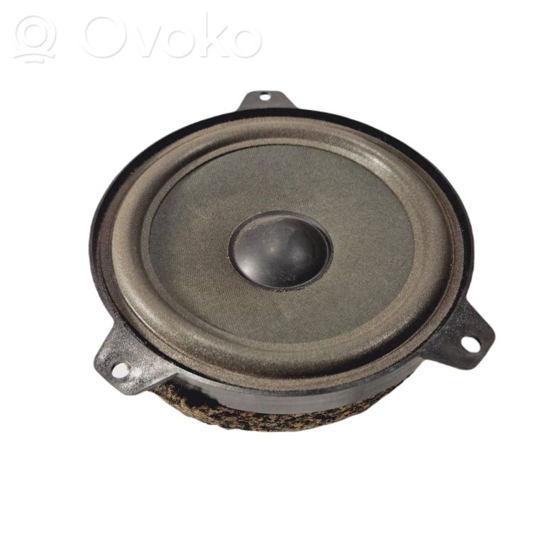 Skaļrunis (-i) priekšējās durvīs