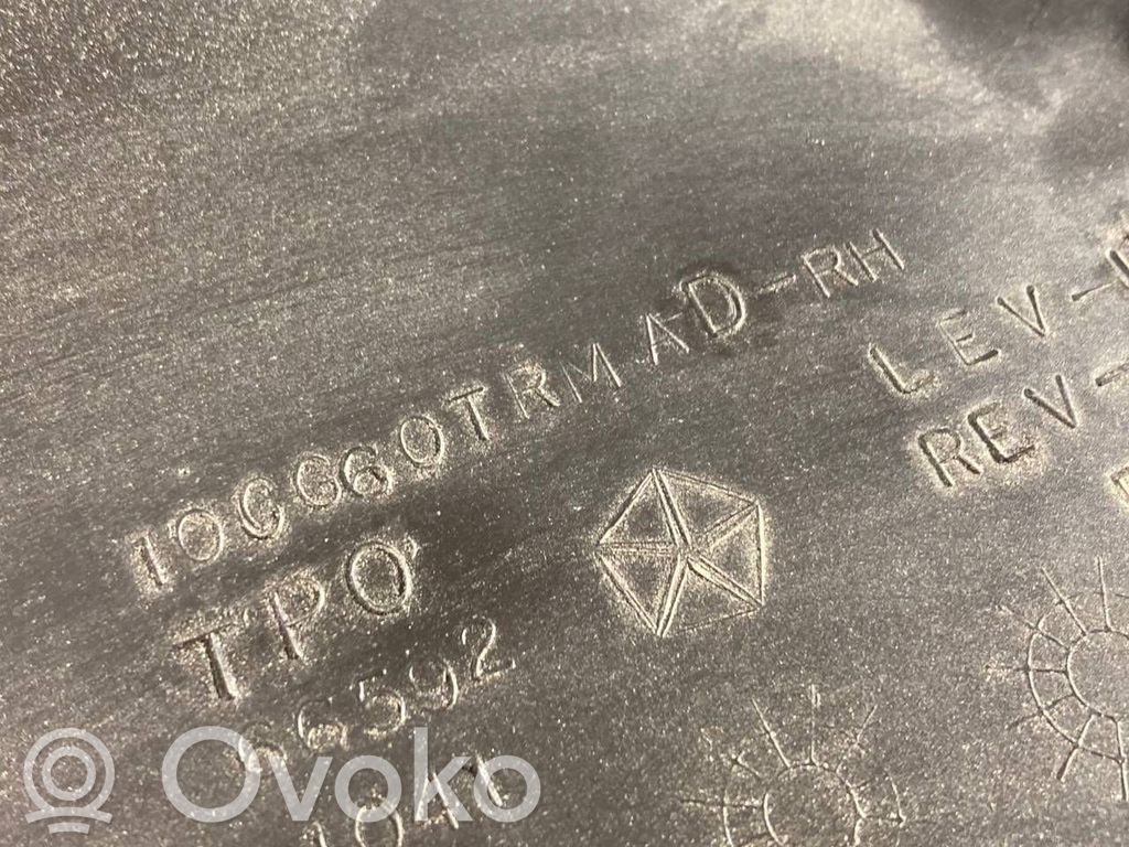 (D) statņa dekoratīvā apdare (augšdaļa)