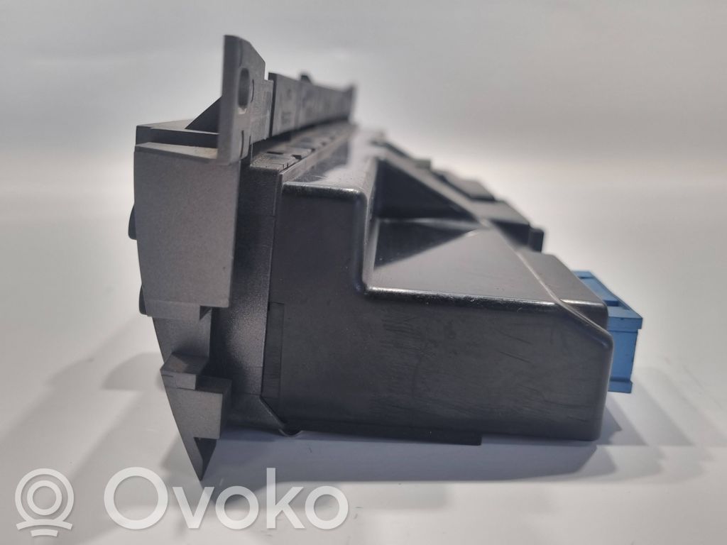 Блок управления кондиционером/климат-контролем/отоплением салона (в салоне)