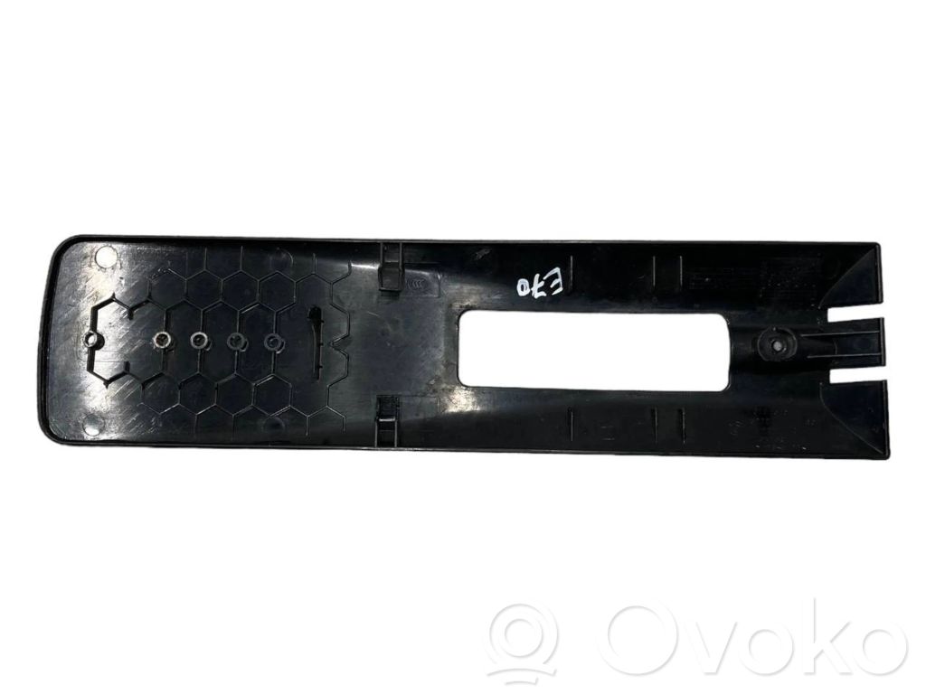 Aizmugurējā sēdekļa sliedīte (-es)