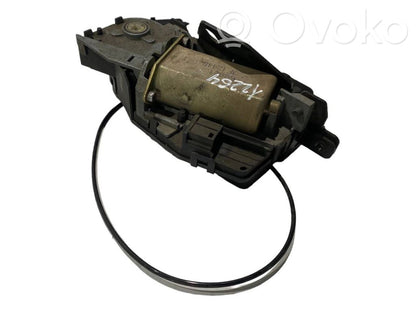 Aizmugurējā pārsega slēdzene