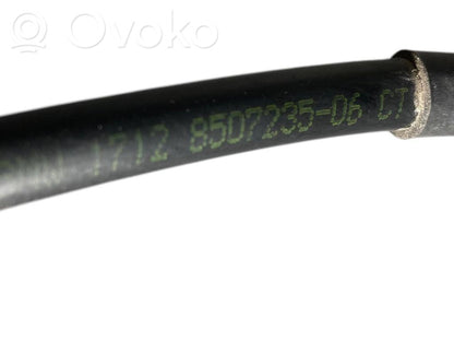 Caurulīte (-es) / šļūtene (-es)