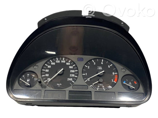 Speedometer (in the instrument panel)