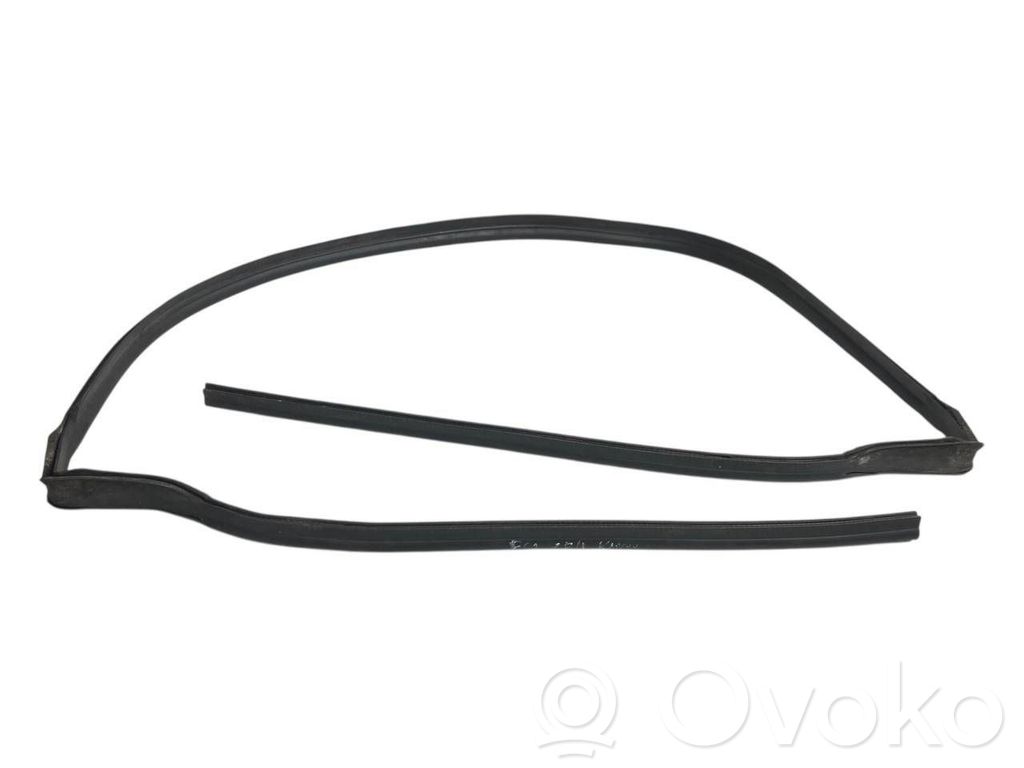 Резиновая накладка (на дверь багажника)