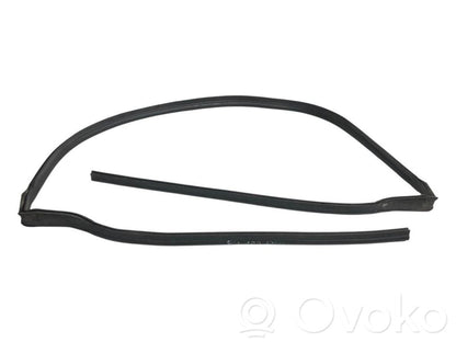 Резиновая накладка (на дверь багажника)