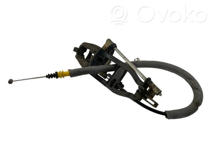 Priekšpusē turētājs / kronšteins ārējam atvēršanas rokturim