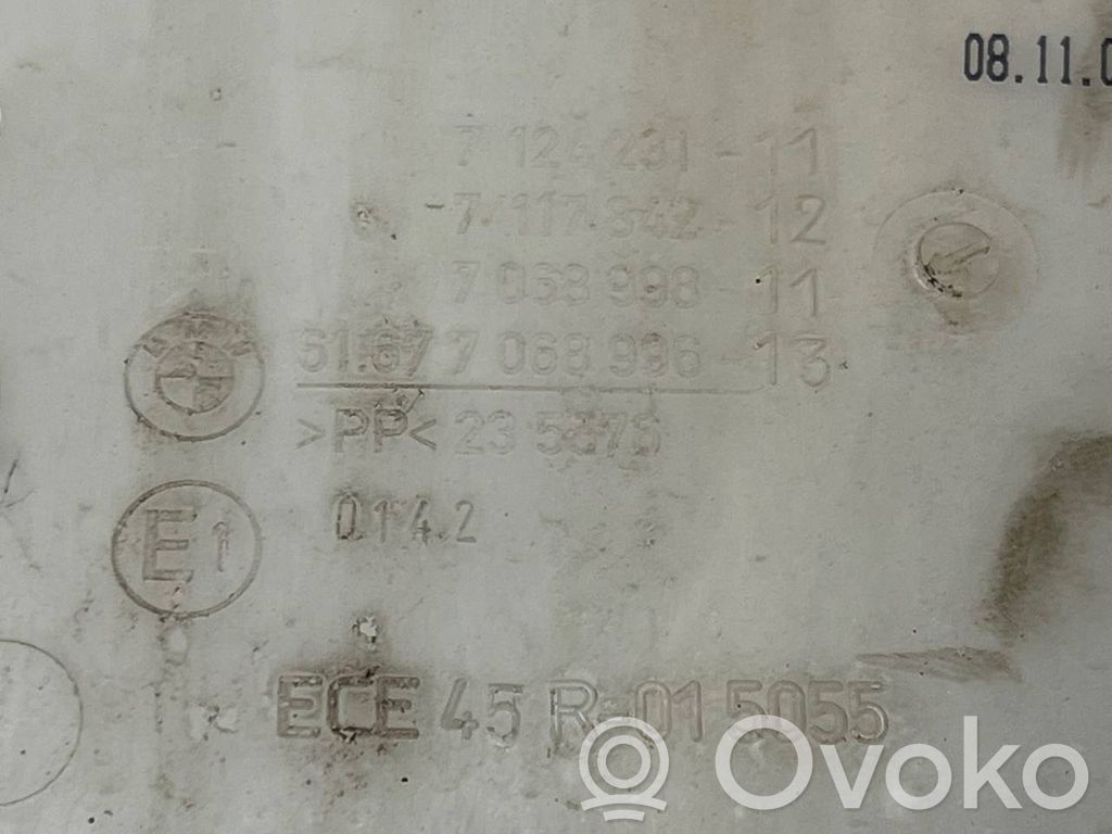 Window fluid tank