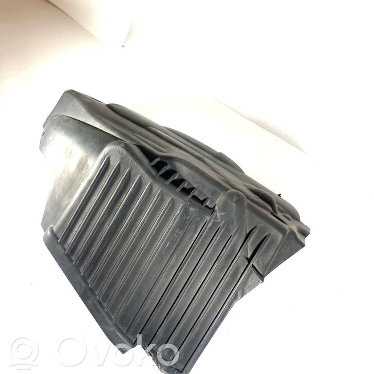 Engine cover (decorative trim)