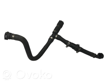 Caurulīte (-es) / šļūtene (-es)