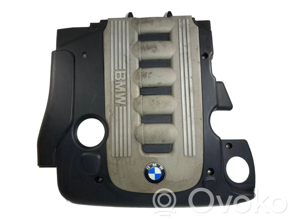 Dzinēja pārsegs (dekoratīva apdare)