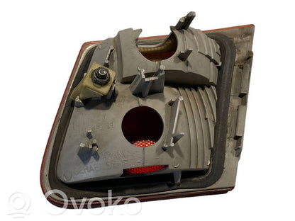 Aizmugurējais lukturis pārsegā