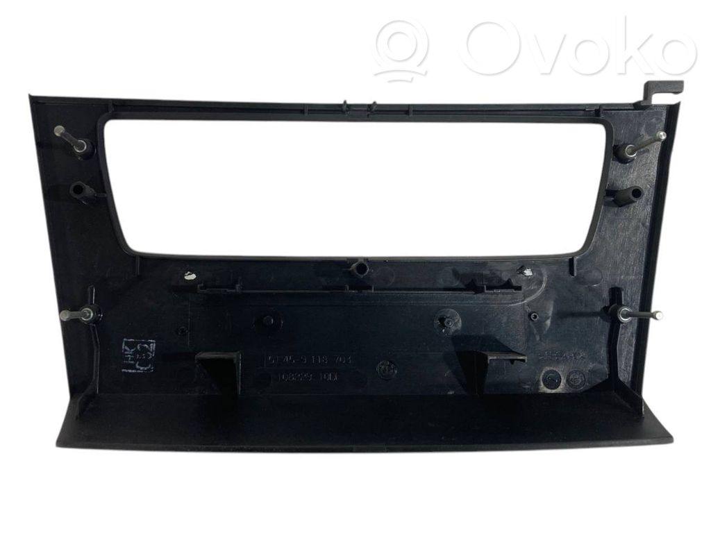 Radiouztvērēja / navigācija dekoratīvā apdare