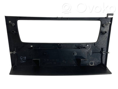 Radiouztvērēja / navigācija dekoratīvā apdare