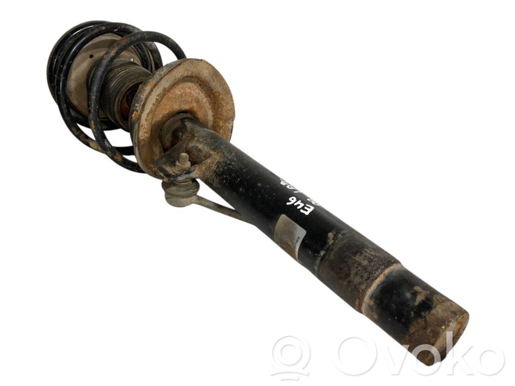 Priekšpusē amortizators ar atsperi