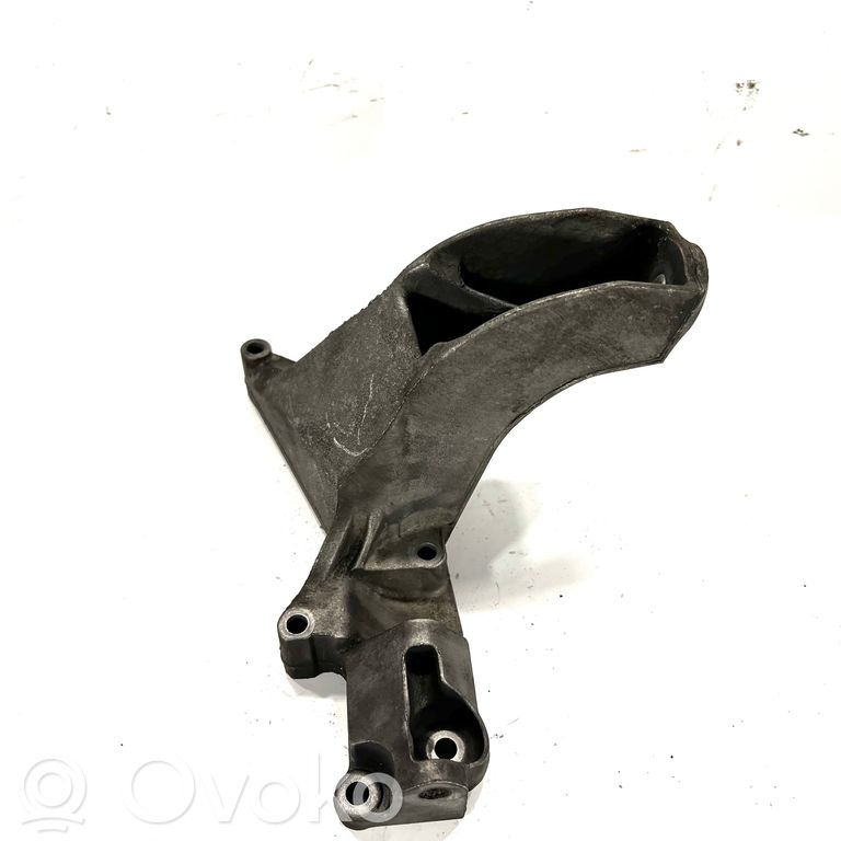 Dzinēja nostiprināšanas stiprinājums-kronšteins