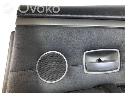 Apšuvums aizmugurējām durvīm