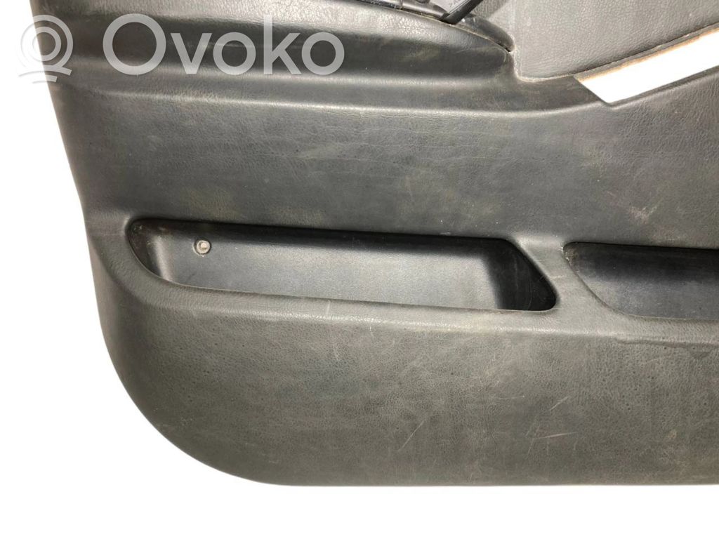 Priekšējo durvju apdare