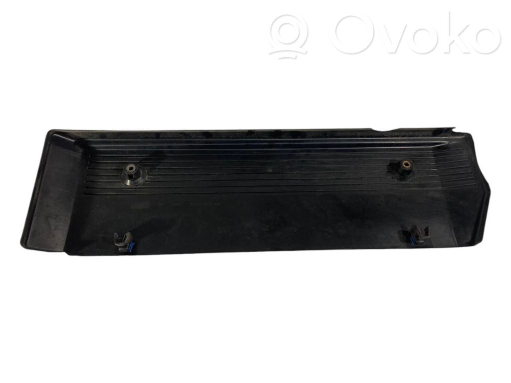 Engine cover (decorative trim)