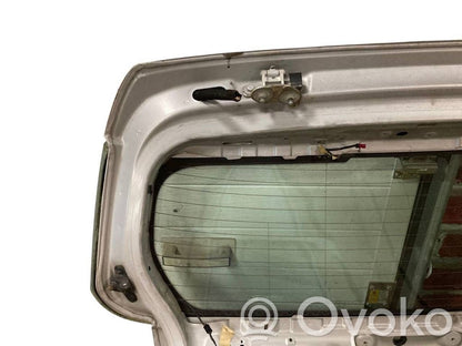 Задняя крышка (багажник)