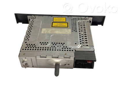 Radio / CD/DVD atskaņotājs / navigācija