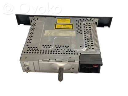 Radio / CD/DVD atskaņotājs / navigācija