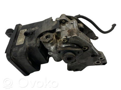 Priekšpusē amortizators ar atsperi