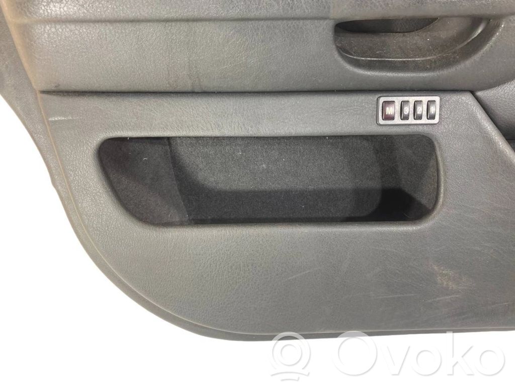 Priekšējo durvju apdare