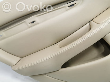 Apšuvums aizmugurējām durvīm