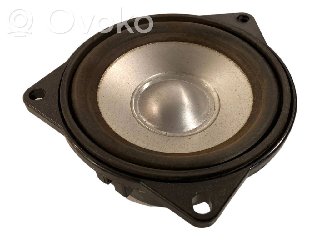 Skaļrunis (-i) priekšējās durvīs