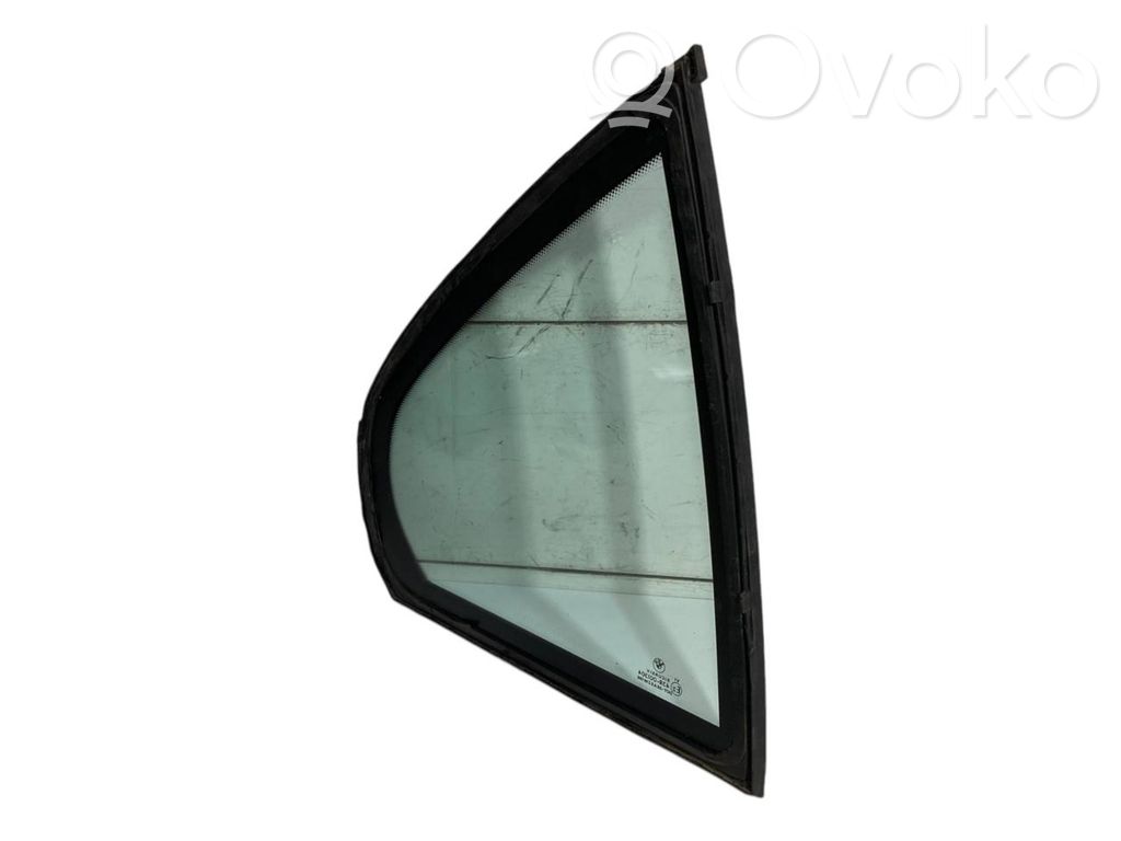 Mazais stikls "A" aizmugurējās durvīs