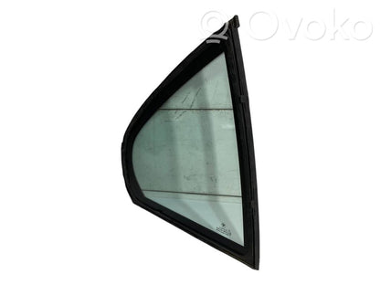 Mazais stikls "A" aizmugurējās durvīs