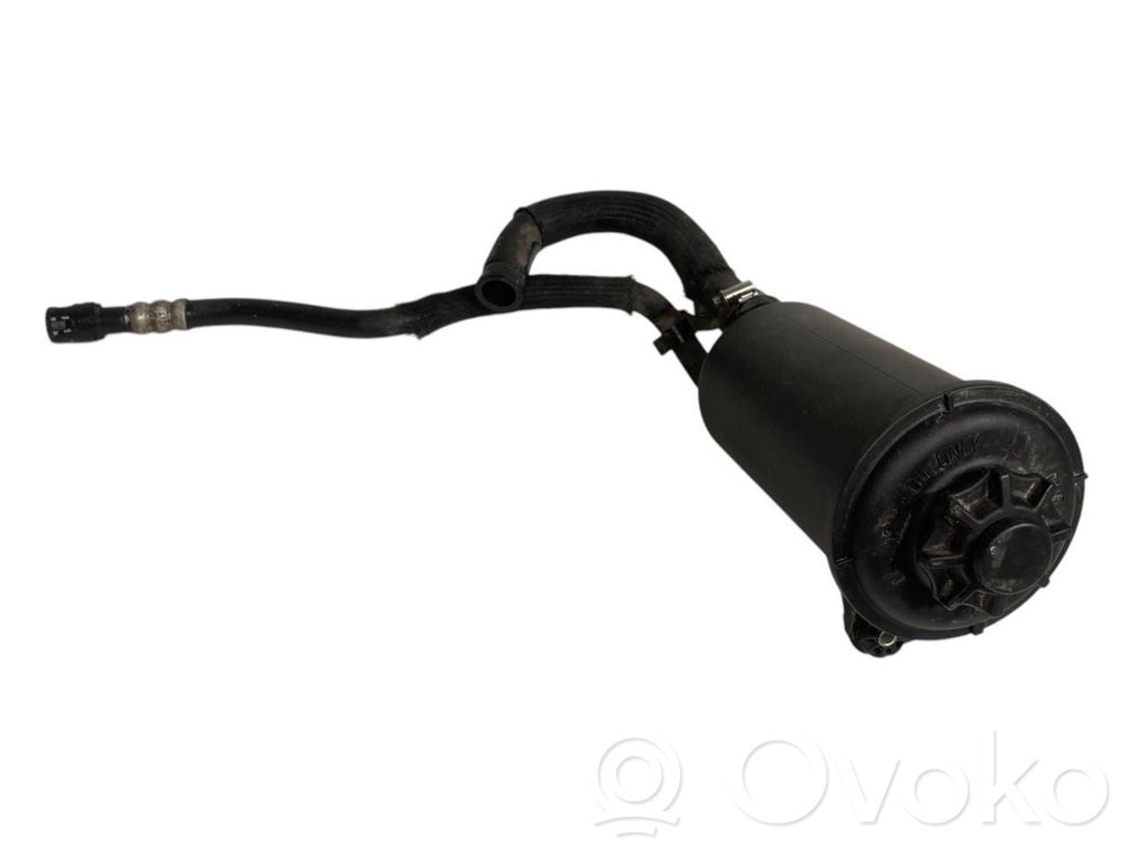 Stūres pastiprinātāja šķidruma tvertne