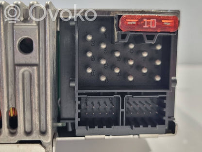 Radio / CD/DVD atskaņotājs / navigācija