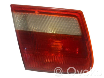 Aizmugurējais lukturis pārsegā