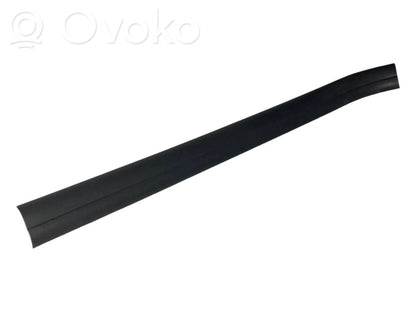 Priekšējā sliekšņa dekoratīvā apdare (iekšējā)