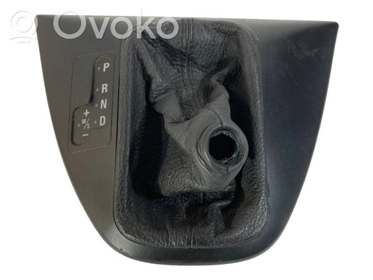 Ātrumu pārslēgšanas sviras dekoratīvā apdare (plastmasas)