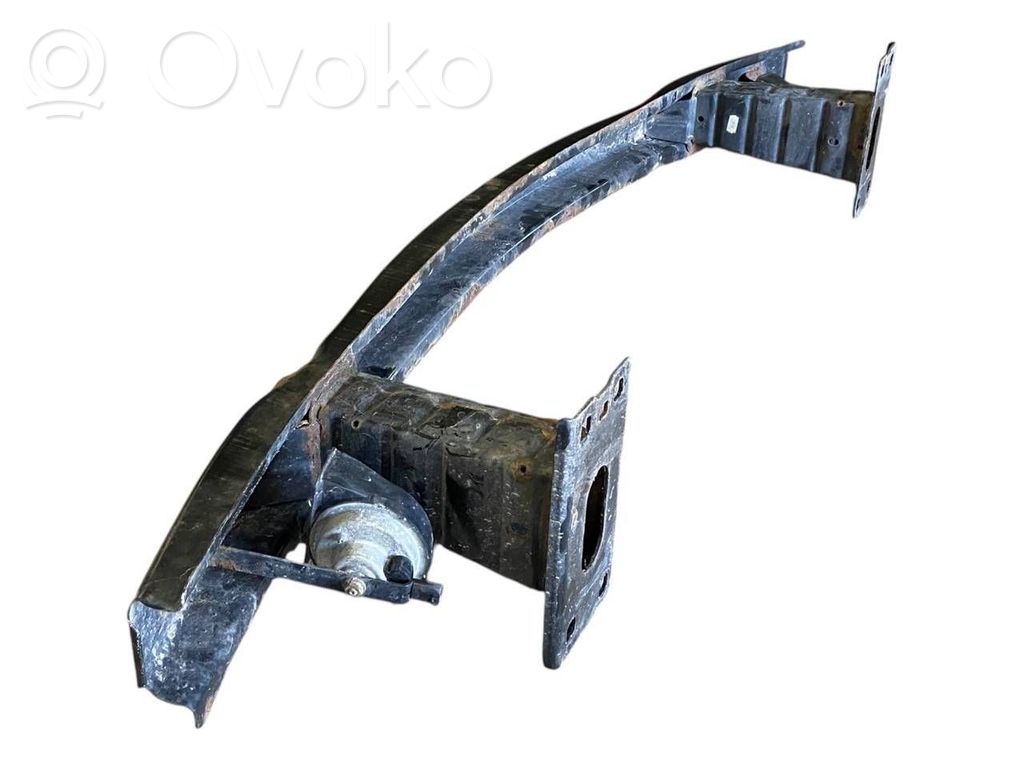 Priekšpusē bampera sija / balka