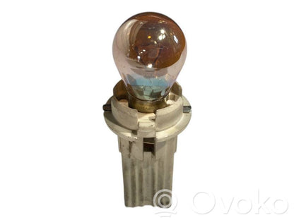 Aizmugures spuldzes vāka turētājs